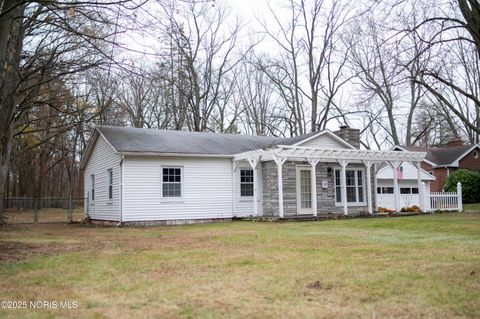 Photo of 6024 Acres Road, Sylvania, OH 43560 (MLS # 10001728)