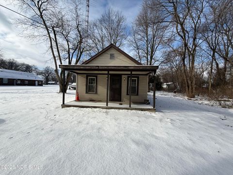 Photo of 5831 Meade Road, Sylvania, OH 43560 (MLS # 10002750)