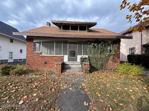 Photo of 4419 Lewis Avenue, Toledo, OH 43612 (MLS # 10000951)