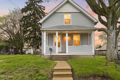 Photo of 227 Osborne Street, Rossford, OH 43460 (MLS # 10006527)
