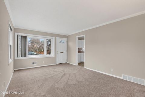 Tiny photo for 629 Pierce Street, Maumee, OH 43537 (MLS # 10002614)