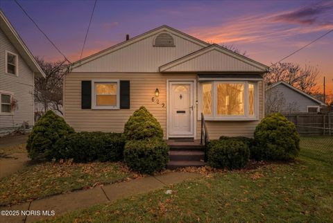 Photo of 629 Pierce Street, Maumee, OH 43537 (MLS # 10002614)