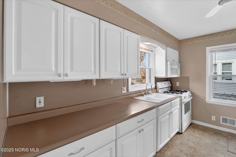 Tiny photo for 629 Pierce Street, Maumee, OH 43537 (MLS # 10002614)