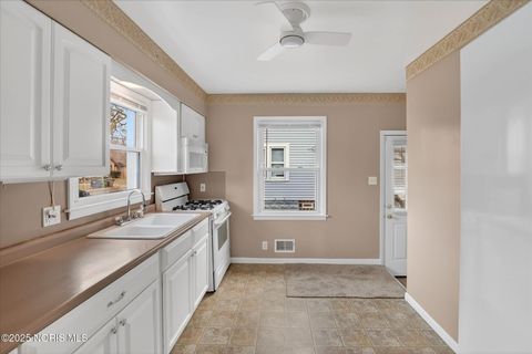 Tiny photo for 629 Pierce Street, Maumee, OH 43537 (MLS # 10002614)