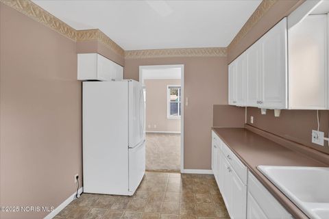 Tiny photo for 629 Pierce Street, Maumee, OH 43537 (MLS # 10002614)