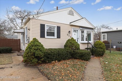 Tiny photo for 629 Pierce Street, Maumee, OH 43537 (MLS # 10002614)