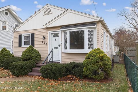 Tiny photo for 629 Pierce Street, Maumee, OH 43537 (MLS # 10002614)