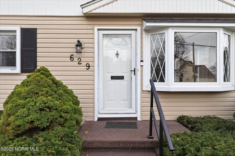 Tiny photo for 629 Pierce Street, Maumee, OH 43537 (MLS # 10002614)