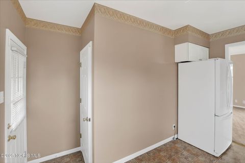 Tiny photo for 629 Pierce Street, Maumee, OH 43537 (MLS # 10002614)