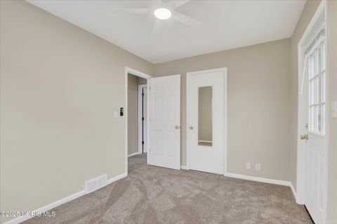 Tiny photo for 629 Pierce Street, Maumee, OH 43537 (MLS # 10002614)