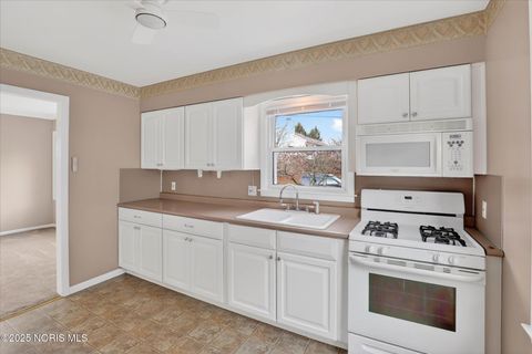 Tiny photo for 629 Pierce Street, Maumee, OH 43537 (MLS # 10002614)