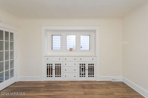 Tiny photo for 734 Brighton Avenue, Toledo, OH 43609 (MLS # 10003443)