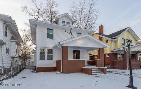 Photo of 734 Brighton Avenue, Toledo, OH 43609 (MLS # 10003443)