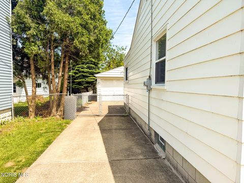 Tiny photo for 4810 295th Street, Toledo, OH 43611 (MLS # 10008545)