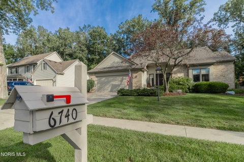 Photo of 6740 Monarch Drive, Sylvania, OH 43560 (MLS # 10012923)