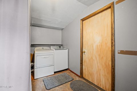 Tiny photo for 421 Conneaut Avenue, Bowling Green, OH 43402 (MLS # 10005303)