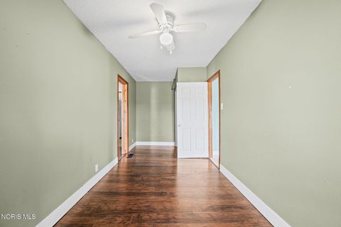 Tiny photo for 421 Conneaut Avenue, Bowling Green, OH 43402 (MLS # 10005303)