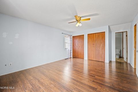 Tiny photo for 421 Conneaut Avenue, Bowling Green, OH 43402 (MLS # 10005303)