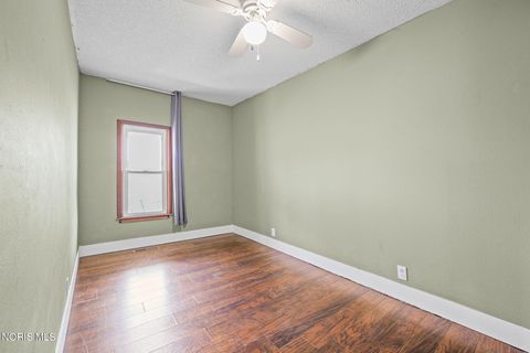Tiny photo for 421 Conneaut Avenue, Bowling Green, OH 43402 (MLS # 10005303)