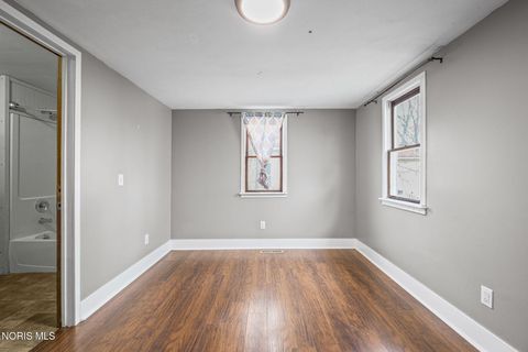 Tiny photo for 421 Conneaut Avenue, Bowling Green, OH 43402 (MLS # 10005303)