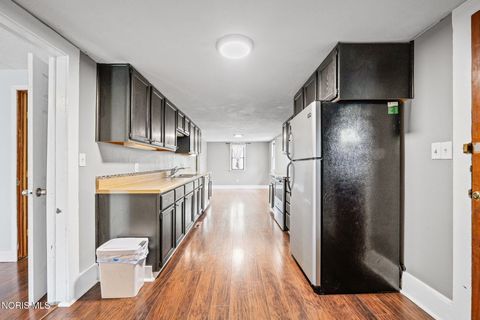 Tiny photo for 421 Conneaut Avenue, Bowling Green, OH 43402 (MLS # 10005303)