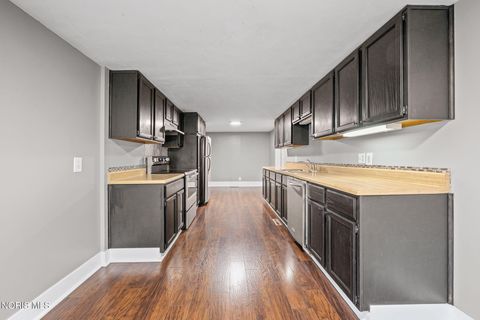 Tiny photo for 421 Conneaut Avenue, Bowling Green, OH 43402 (MLS # 10005303)