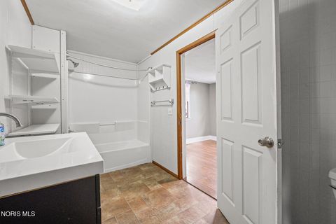 Tiny photo for 421 Conneaut Avenue, Bowling Green, OH 43402 (MLS # 10005303)