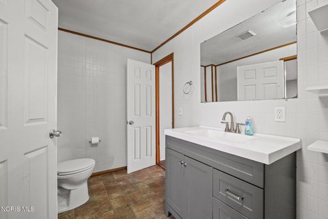 Tiny photo for 421 Conneaut Avenue, Bowling Green, OH 43402 (MLS # 10005303)