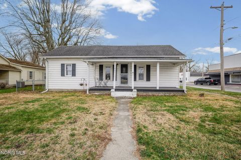 Photo of 421 Conneaut Avenue, Bowling Green, OH 43402 (MLS # 10005303)
