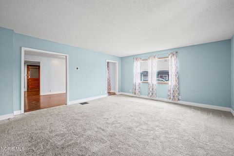 Tiny photo for 421 Conneaut Avenue, Bowling Green, OH 43402 (MLS # 10005303)