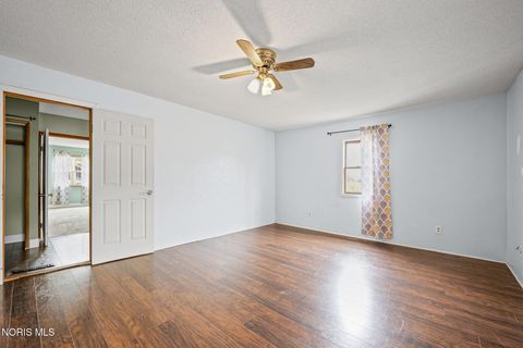 Tiny photo for 421 Conneaut Avenue, Bowling Green, OH 43402 (MLS # 10005303)