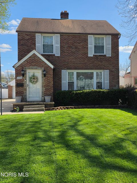 Photo of 2724 Eastmoreland Drive, Oregon, OH 43616 (MLS # 10006650)