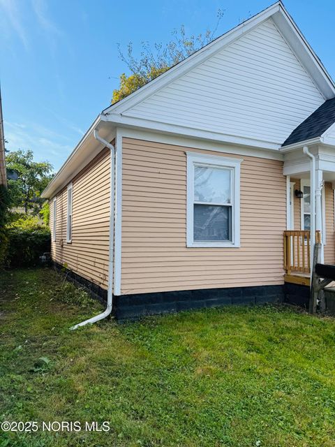 Tiny photo for 1110 Camden Street, Toledo, OH 43605 (MLS # 10000279)