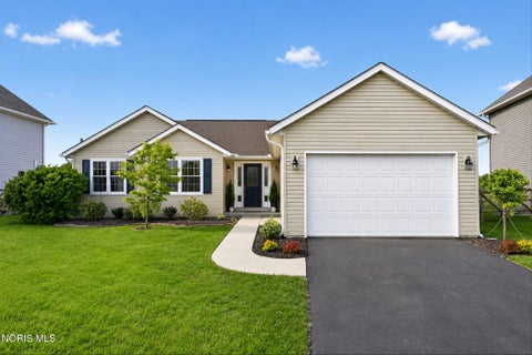 Photo of 10781 Sun Trace Drive, Perrysburg, OH 43551 (MLS # 10007510)