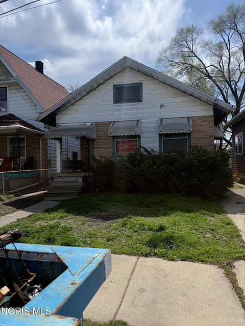 Tiny photo for 649 Curtis Street, Toledo, OH 43609 (MLS # 10006673)