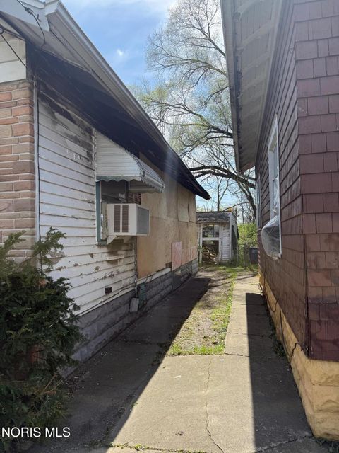 Tiny photo for 649 Curtis Street, Toledo, OH 43609 (MLS # 10006673)