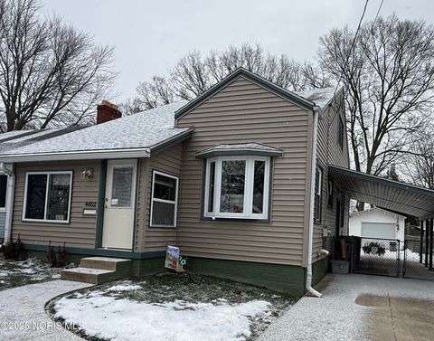 Photo of 4852 Leamington Avenue, Toledo, OH 43613 (MLS # 10002294)
