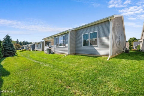 Tiny photo for 718 Meadowland Trail, Toledo, OH 43615 (MLS # 10014205)
