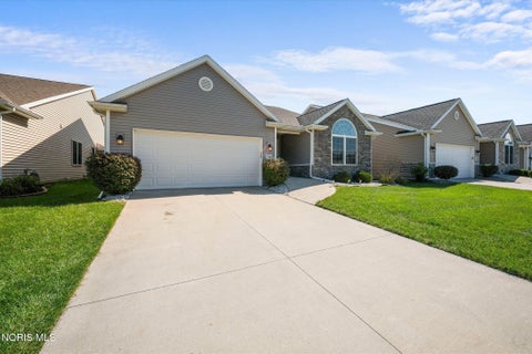 Tiny photo for 718 Meadowland Trail, Toledo, OH 43615 (MLS # 10014205)