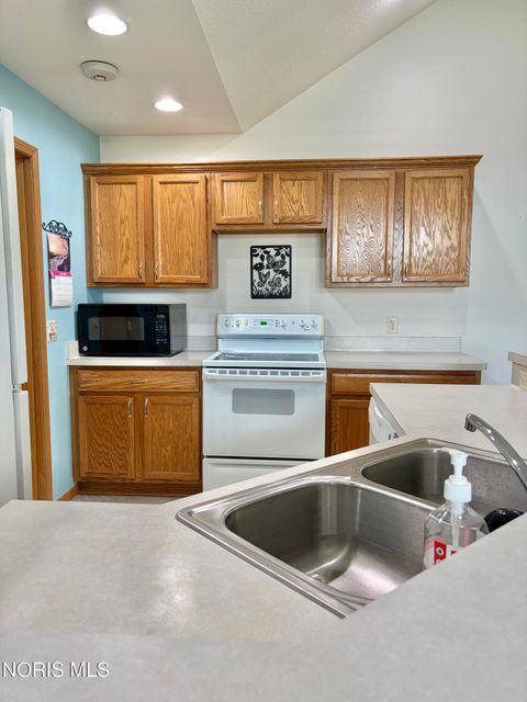 Tiny photo for 29930 Zachary Lane, Rossford, OH 43460 (MLS # 10006446)
