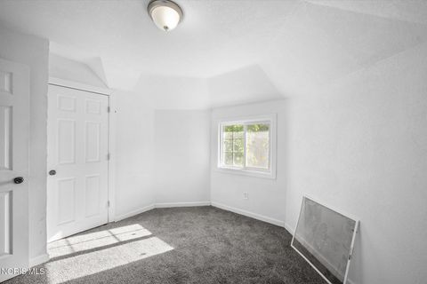 Tiny photo for 1222 Lincoln Avenue, Toledo, OH 43607 (MLS # 10004279)