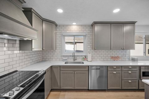 Tiny photo for 502 Stone Street, Lakeside Marblehead, OH 43440 (MLS # 10004726)