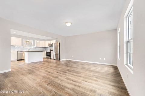 Tiny photo for 1043 Lakeside Lane, Oregon, OH 43616 (MLS # 10001933)