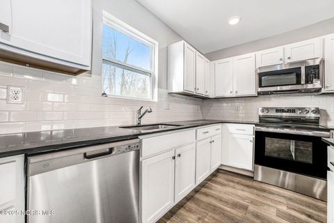 Tiny photo for 1043 Lakeside Lane, Oregon, OH 43616 (MLS # 10001933)