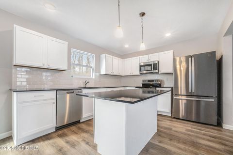 Tiny photo for 1043 Lakeside Lane, Oregon, OH 43616 (MLS # 10001933)