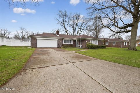 Photo of 3431 Cragmoor Avenue, Toledo, OH 43614 (MLS # 10005953)