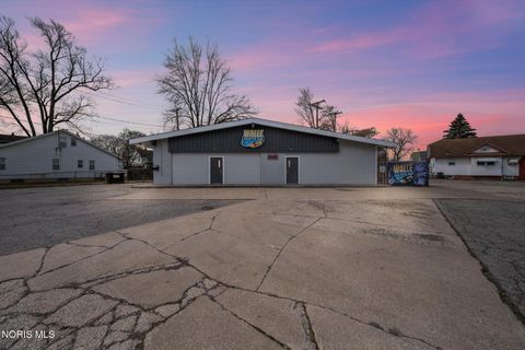 Photo of 1901 W Sylvania Avenue, Toledo, OH 43613 (MLS # 10005348)