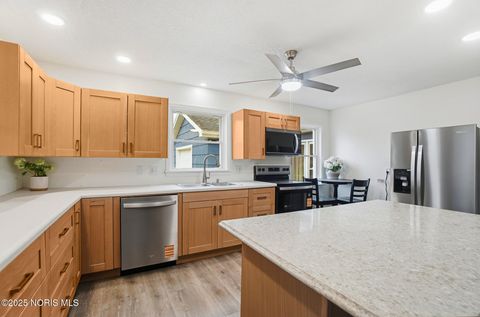 Tiny photo for 904 Morse Street, Findlay, OH 45840 (MLS # 10001780)