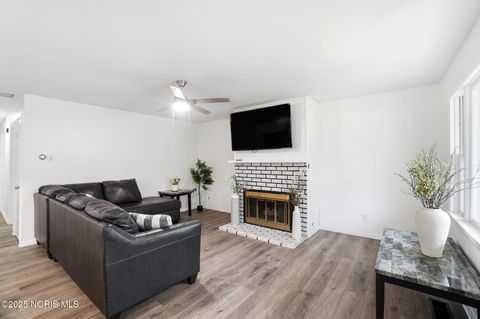 Tiny photo for 904 Morse Street, Findlay, OH 45840 (MLS # 10001780)