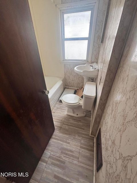 Tiny photo for 616 Waverly Avenue, Toledo, OH 43607 (MLS # 10005299)